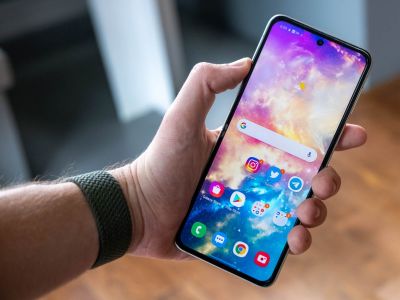 Samsung �������� ���������� ������� Z Fold3 �� ������ �������� ����������